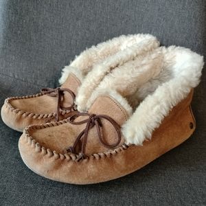 UGG Moccasin Alena Slipper sz 8
